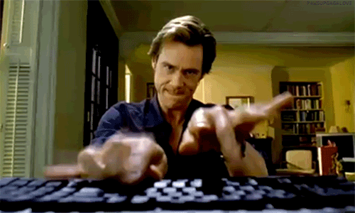 Jim Carrey escribiendo rápido en el teclado