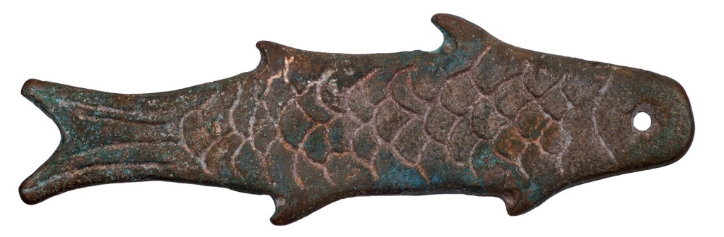 Figura de mesopotamia tallada en piedra con forma de pescado