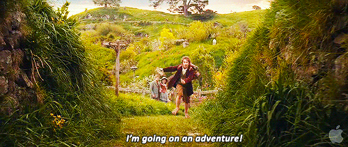 El señor de los anillos- Bilbo corriendo emocionado por una aventura